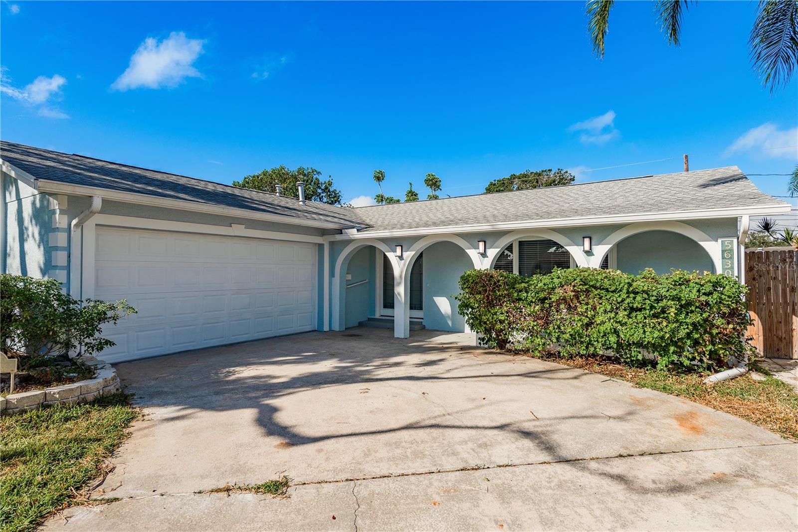 Image 3 of 42 For 5630 Venetian Boulevard Ne