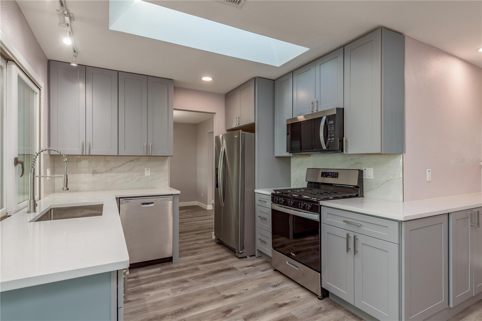 Image 4 of 42 For 5630 Venetian Boulevard Ne