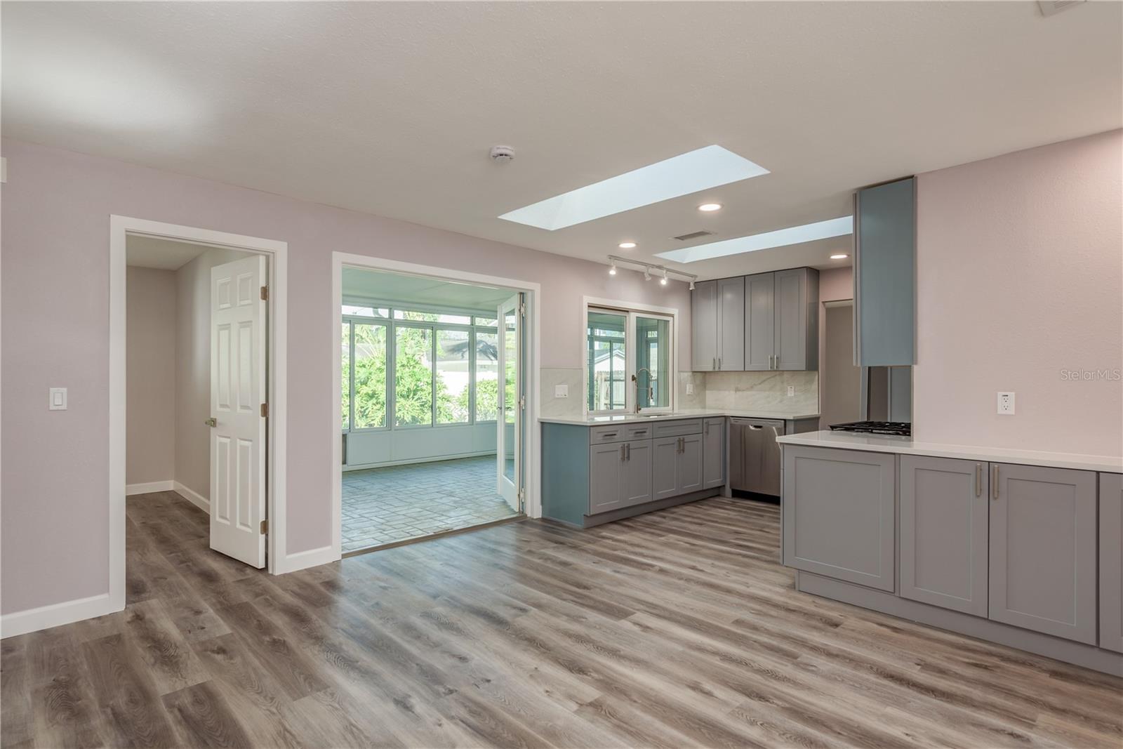 Image 5 of 42 For 5630 Venetian Boulevard Ne