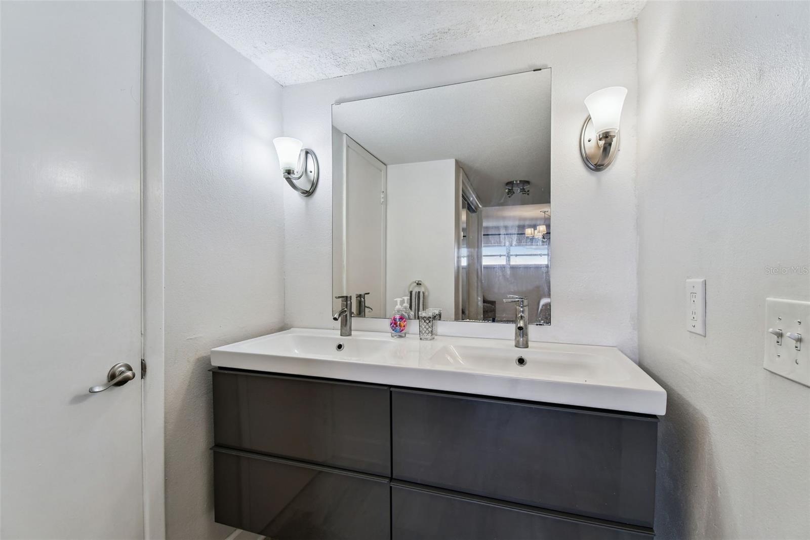 Image 33 of 76 For 5000 Gulf Boulevard 303