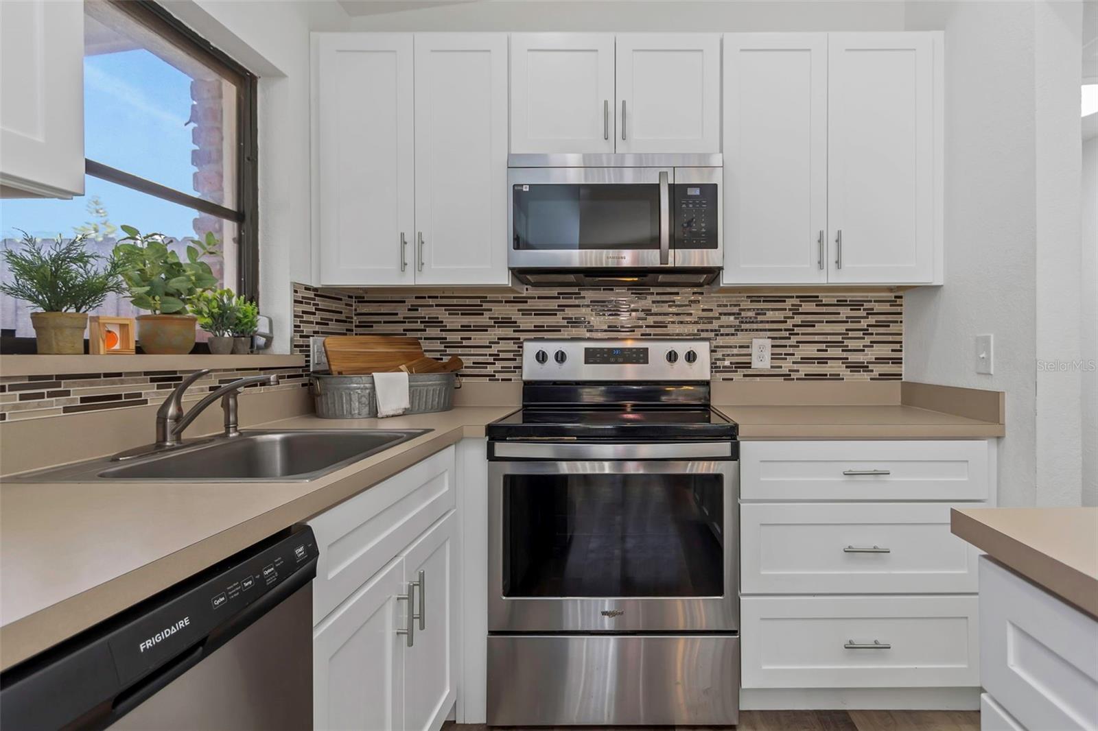 Image 13 of 44 For 676 Orangewood Drive