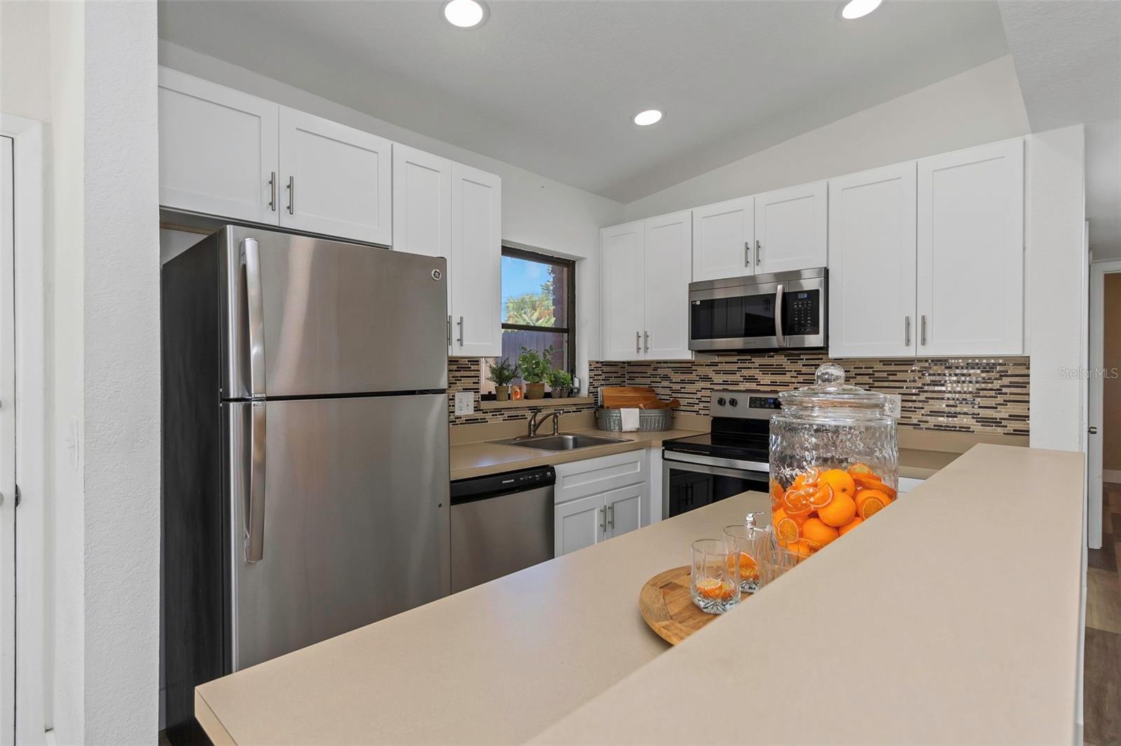 Image 14 of 44 For 676 Orangewood Drive