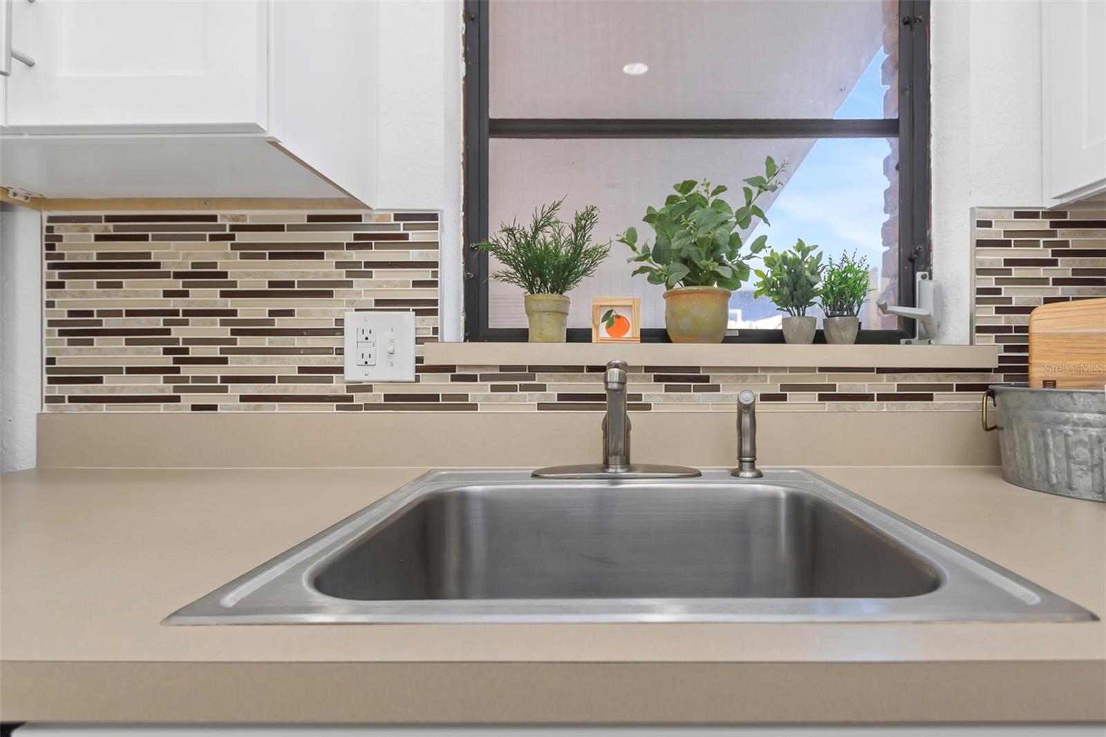 Image 16 of 44 For 676 Orangewood Drive