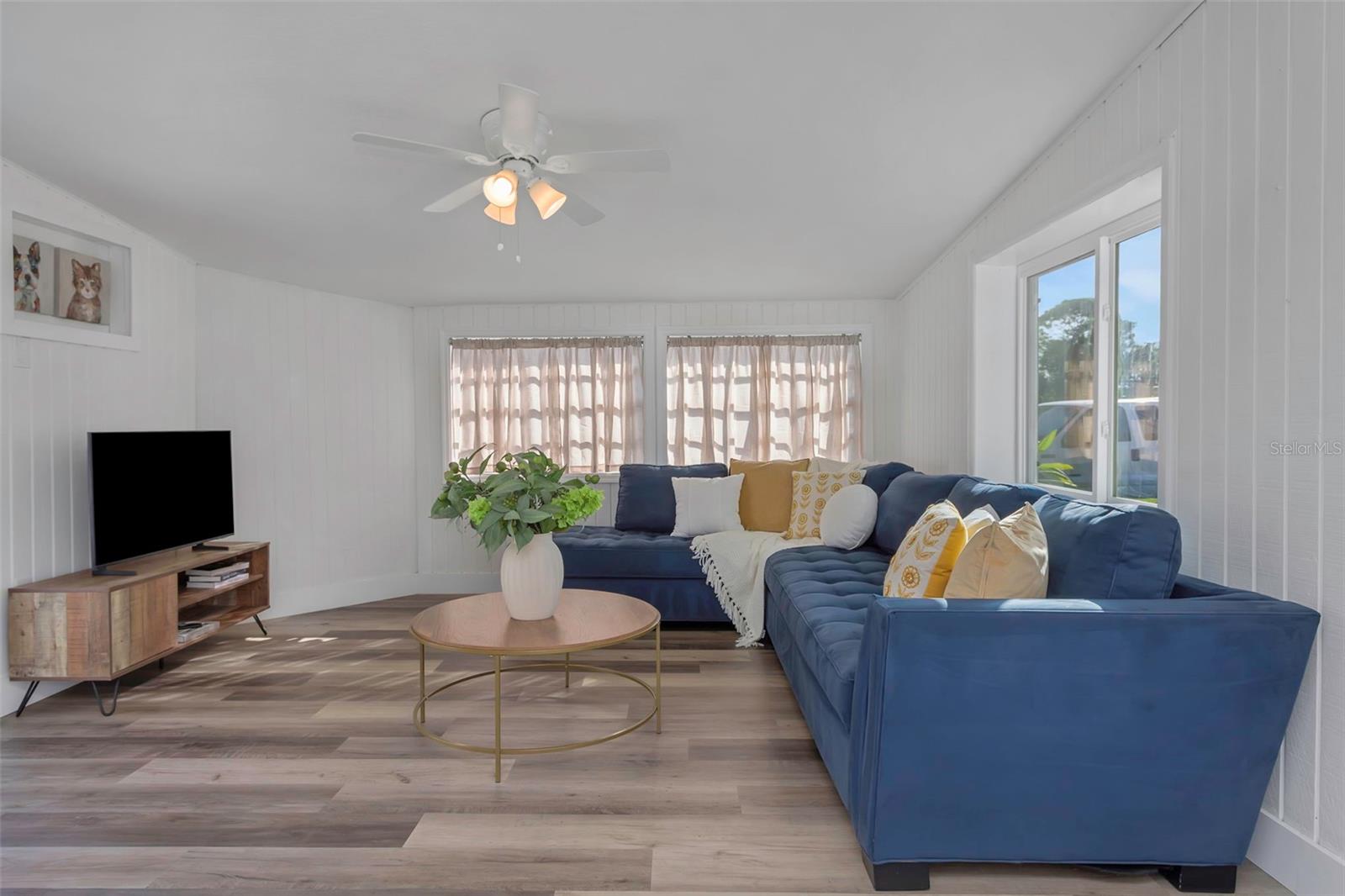 Image 22 of 44 For 676 Orangewood Drive