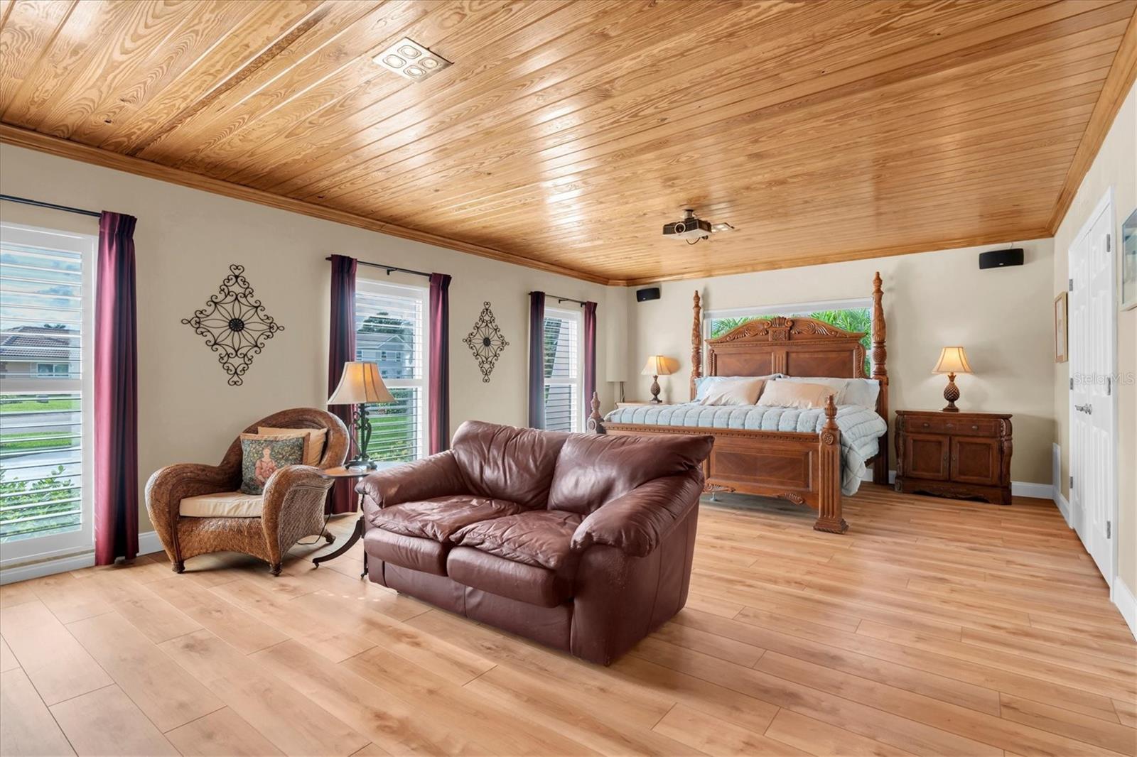 Image 17 of 40 For 5900 Leeland Street S