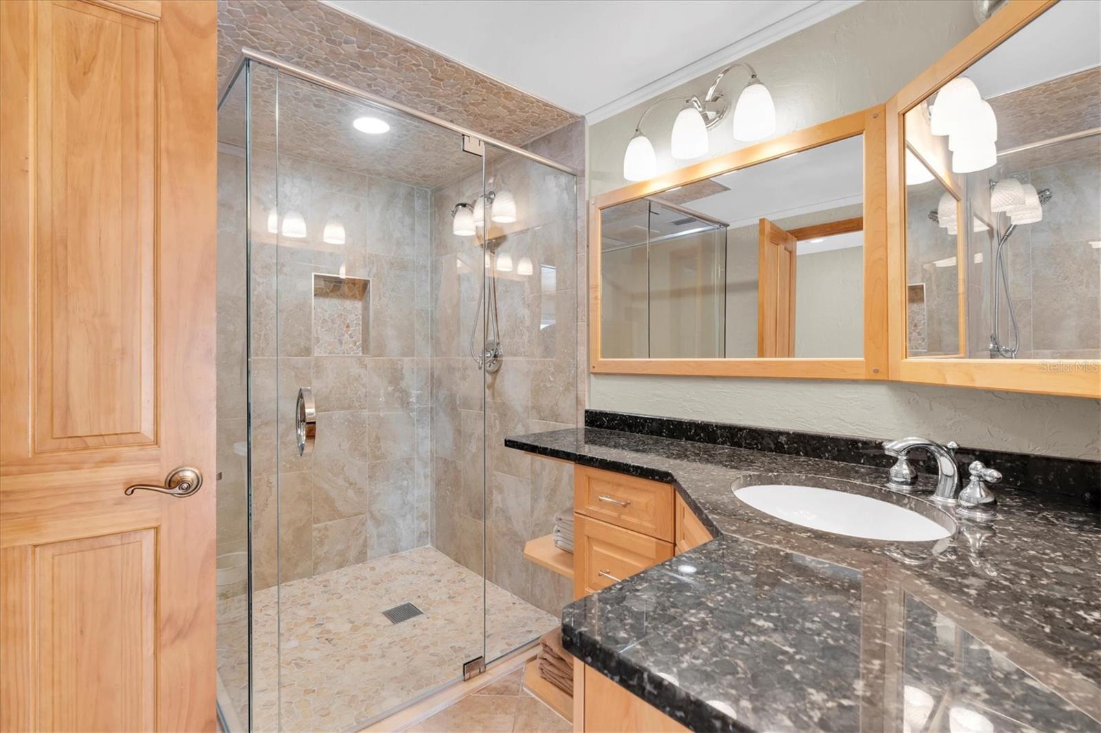 Image 18 of 40 For 5900 Leeland Street S