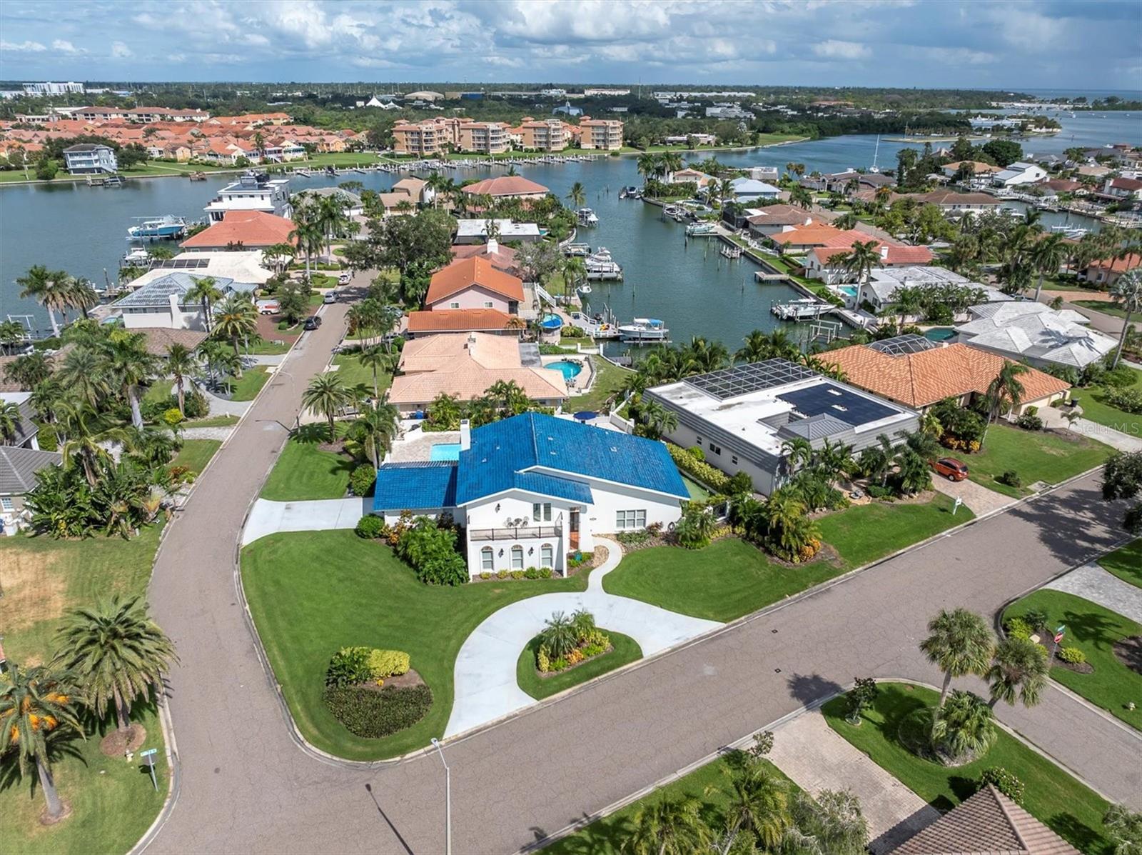 Image 2 of 40 For 5900 Leeland Street S