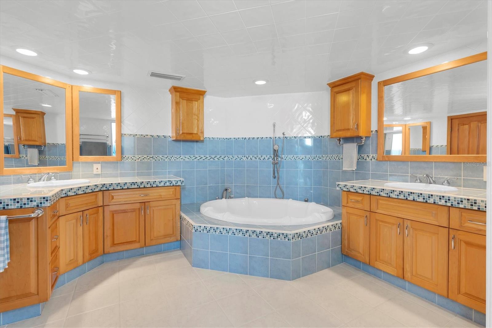 Image 21 of 40 For 5900 Leeland Street S