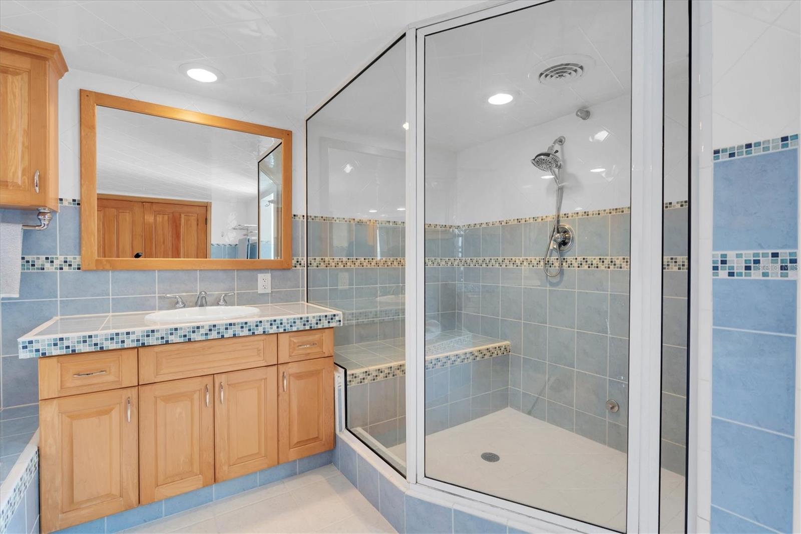 Image 22 of 40 For 5900 Leeland Street S