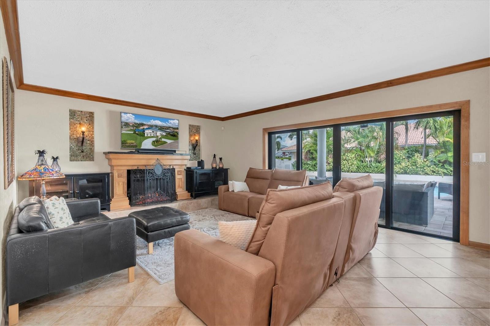 Image 7 of 40 For 5900 Leeland Street S