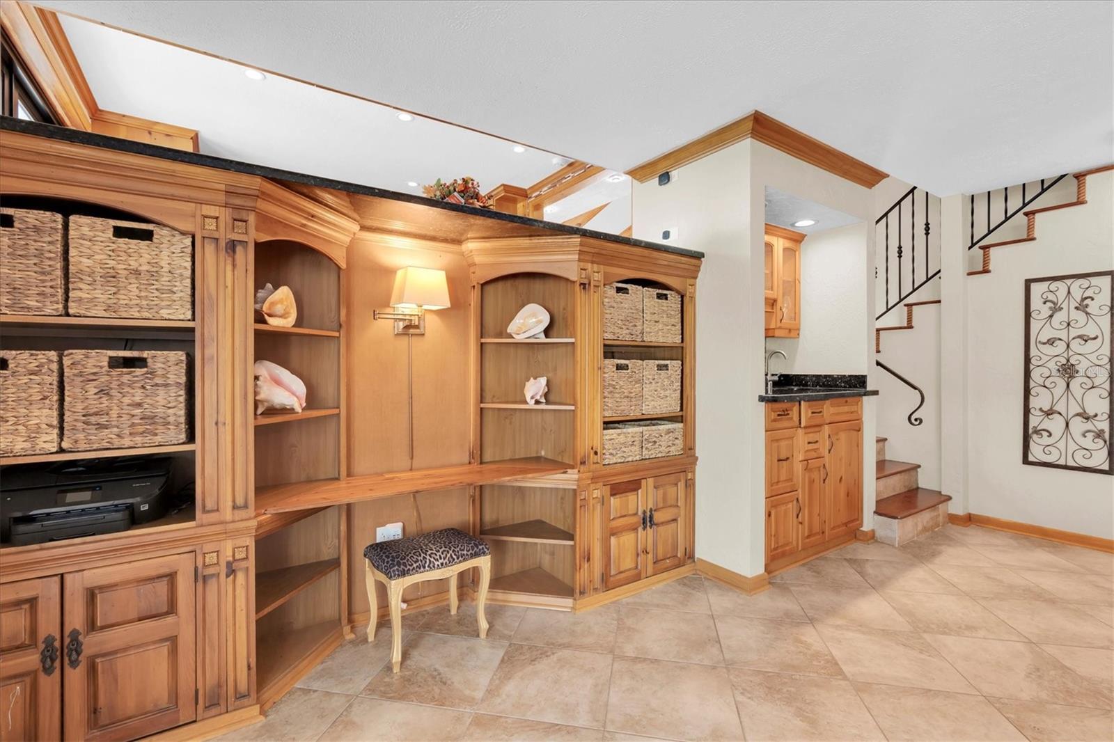 Image 8 of 40 For 5900 Leeland Street S