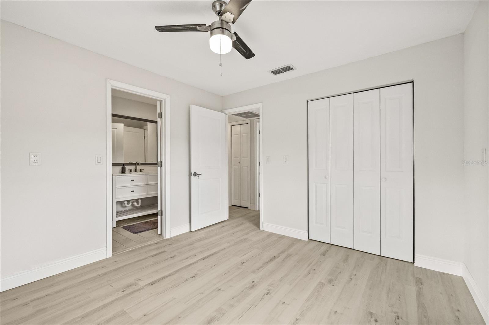 Image 17 of 24 For 5601 Denver Street Ne