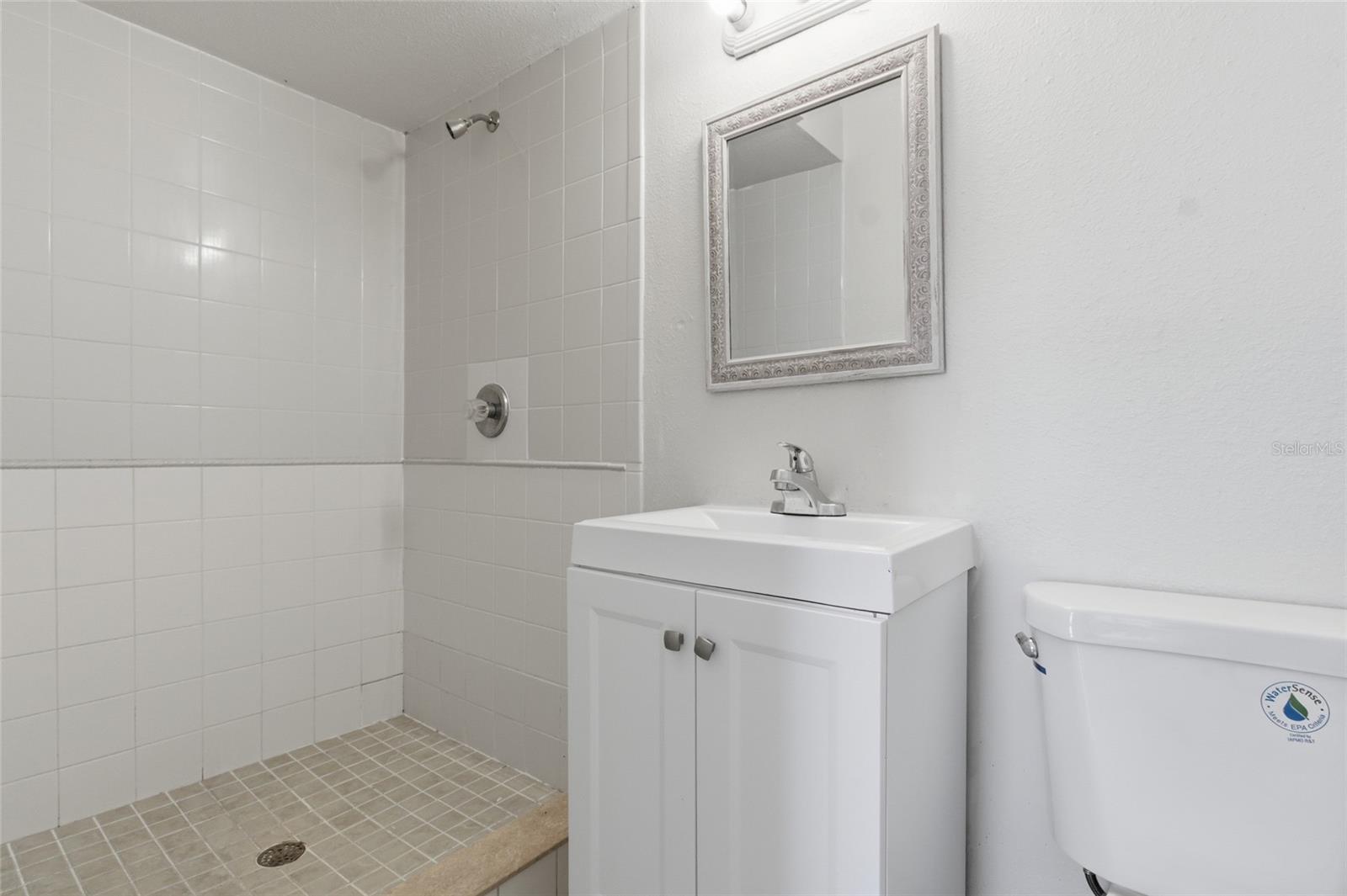 Listing photo id 22 for 4409 Paris Street