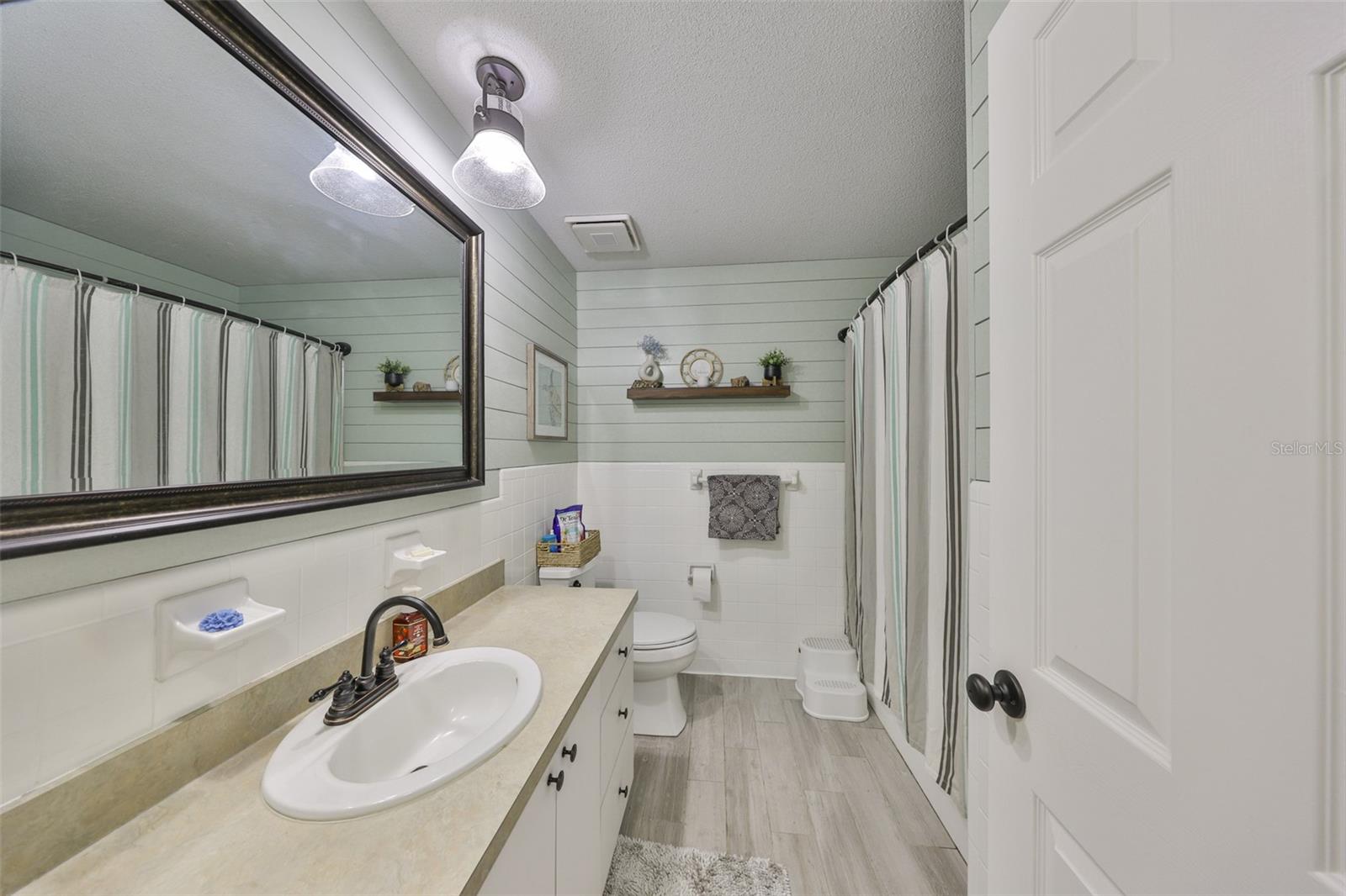 Image 36 of 43 For 6106 Lawncrest Place