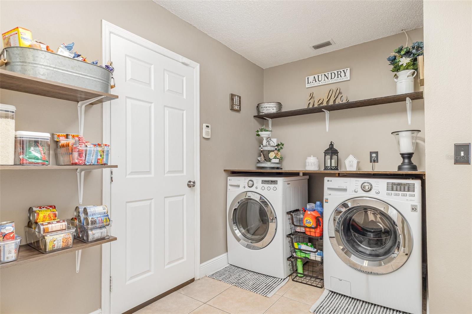 Image 27 of 30 For 2228 Palmview Circle E