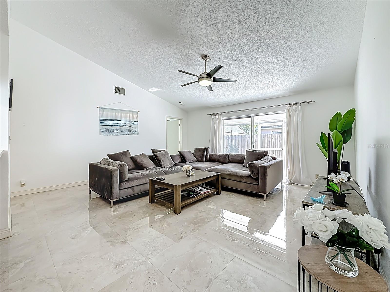 Image 16 of 52 For 1909 Castle Bay Court