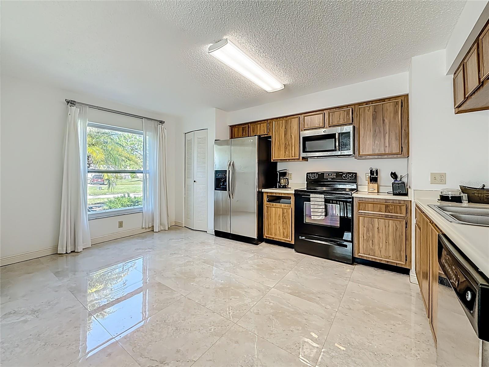 Image 21 of 52 For 1909 Castle Bay Court