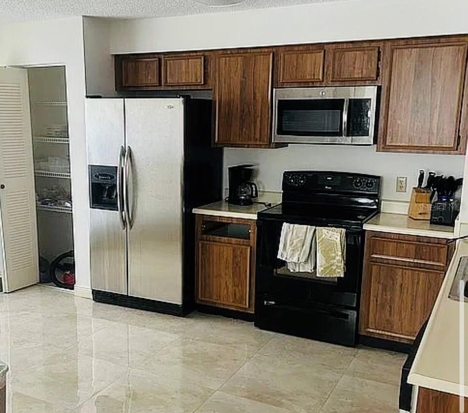 Image 4 of 52 For 1909 Castle Bay Court