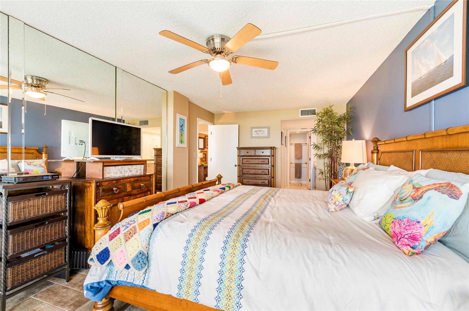 Image 33 of 50 For 1651 Sand Key Estates Court 77
