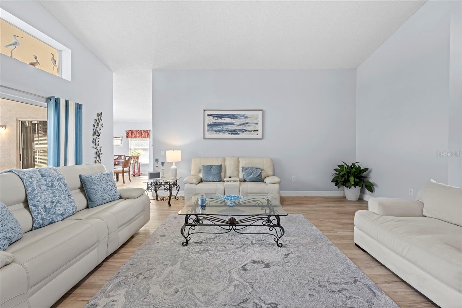 Listing photo id 8 for 412 Mistwood Court