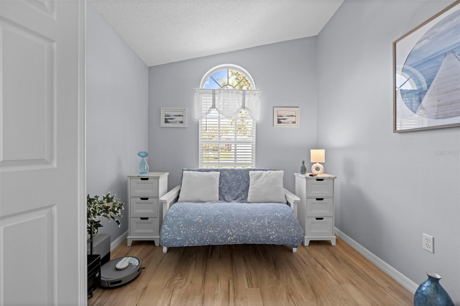 Listing photo id 15 for 412 Mistwood Court