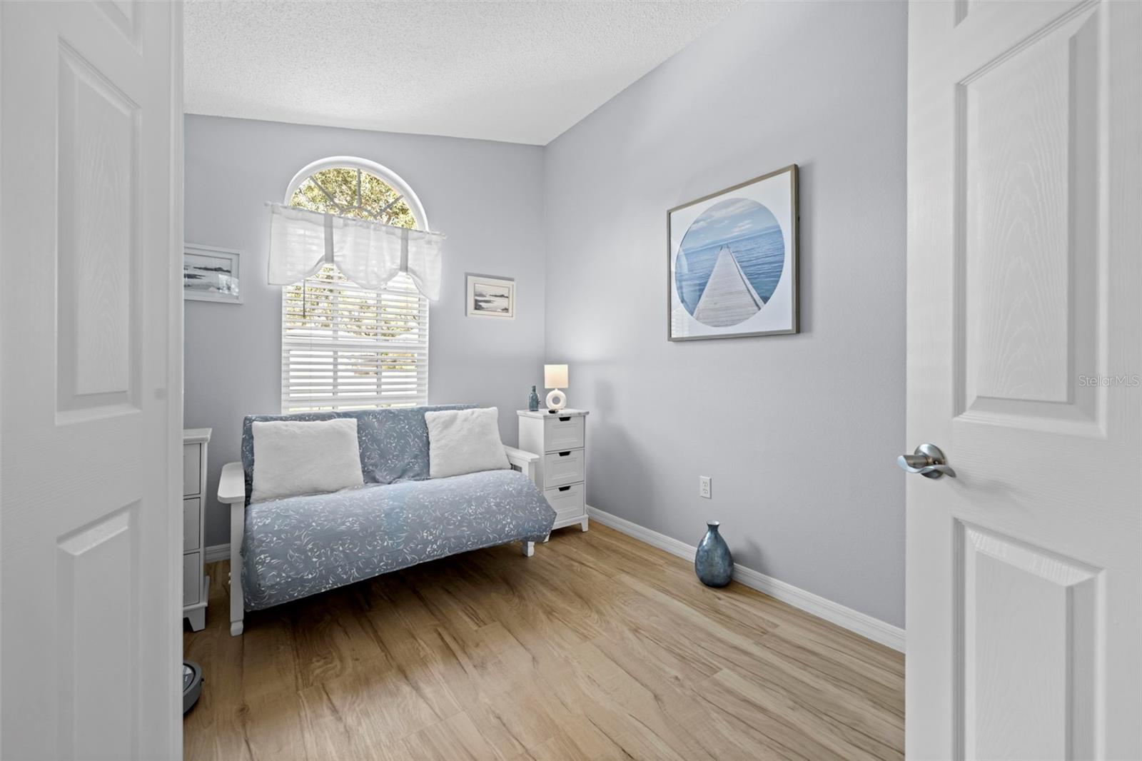 Listing photo id 16 for 412 Mistwood Court