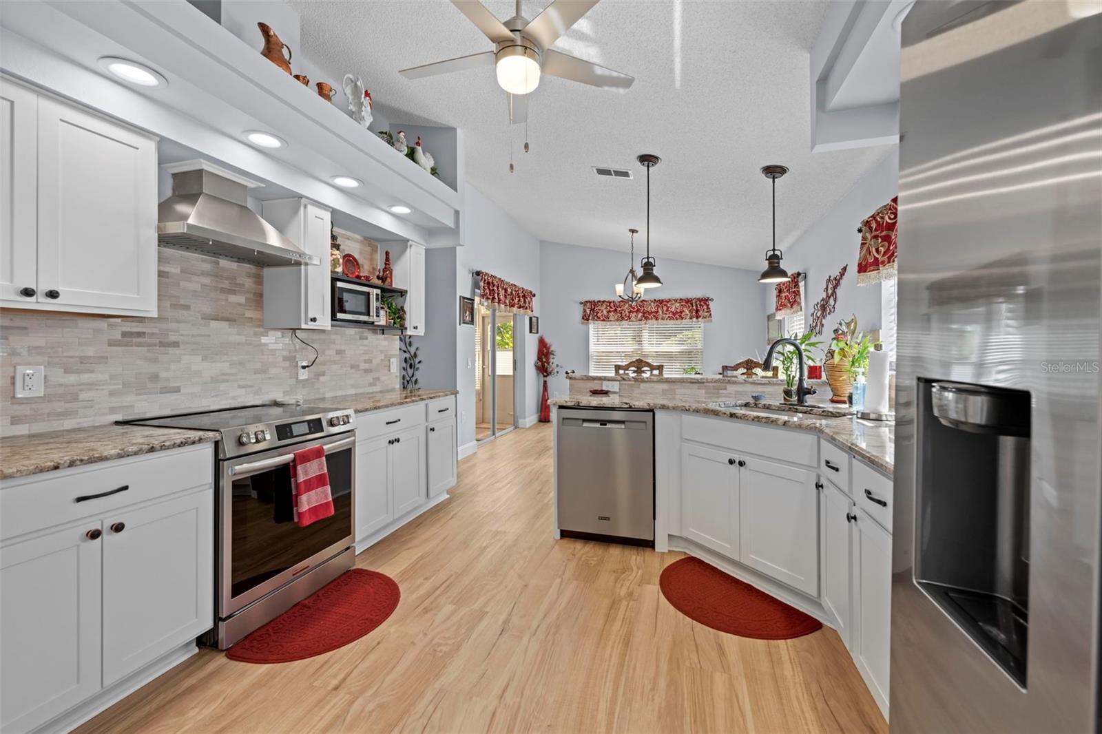 Listing photo id 18 for 412 Mistwood Court