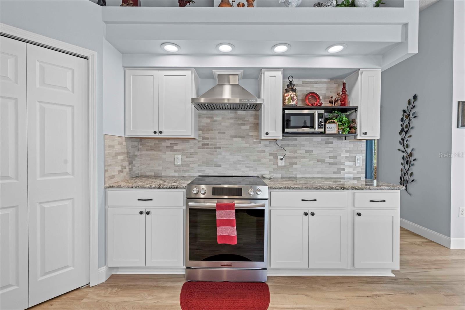 Listing photo id 20 for 412 Mistwood Court