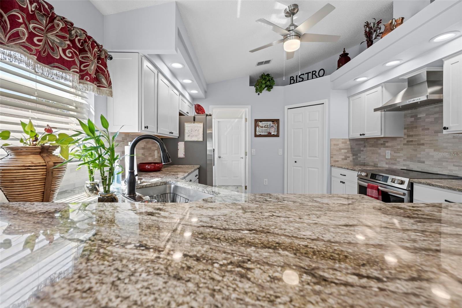 Listing photo id 22 for 412 Mistwood Court