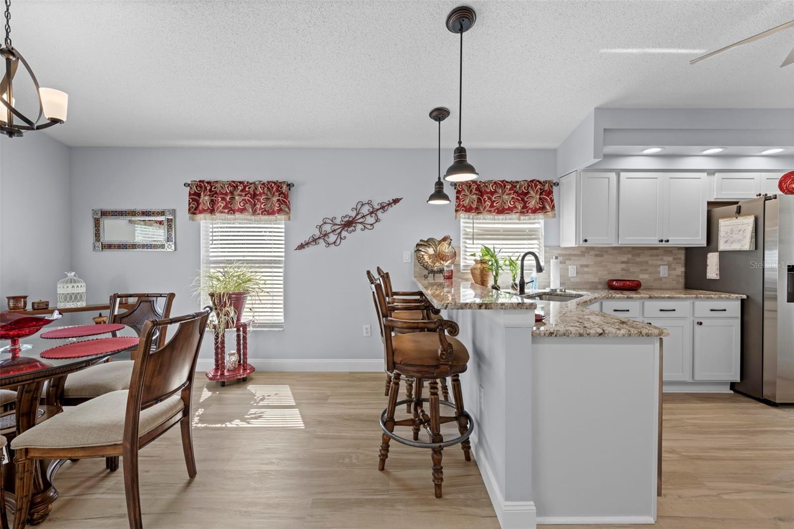 Listing photo id 23 for 412 Mistwood Court