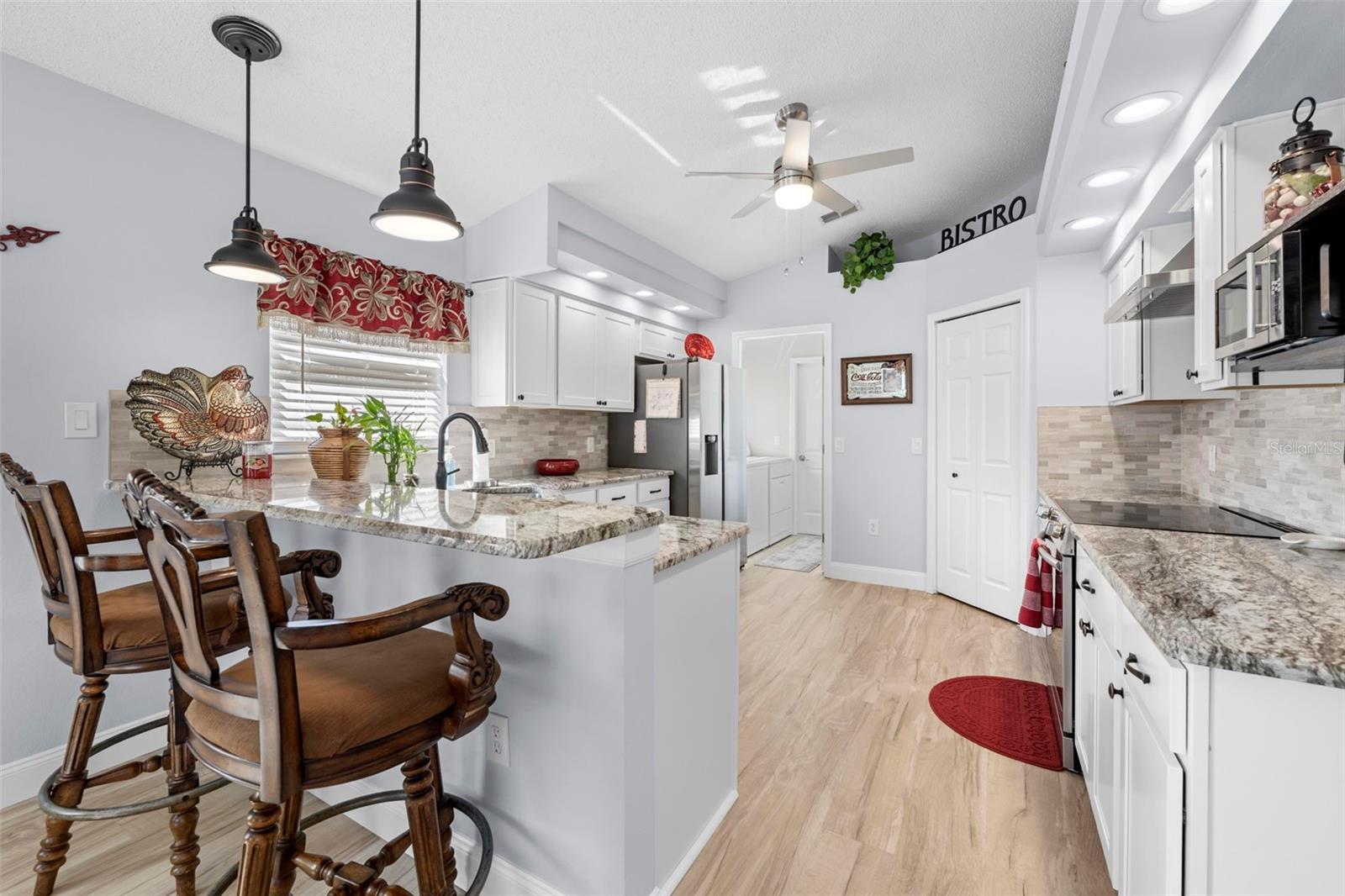 Listing photo id 24 for 412 Mistwood Court