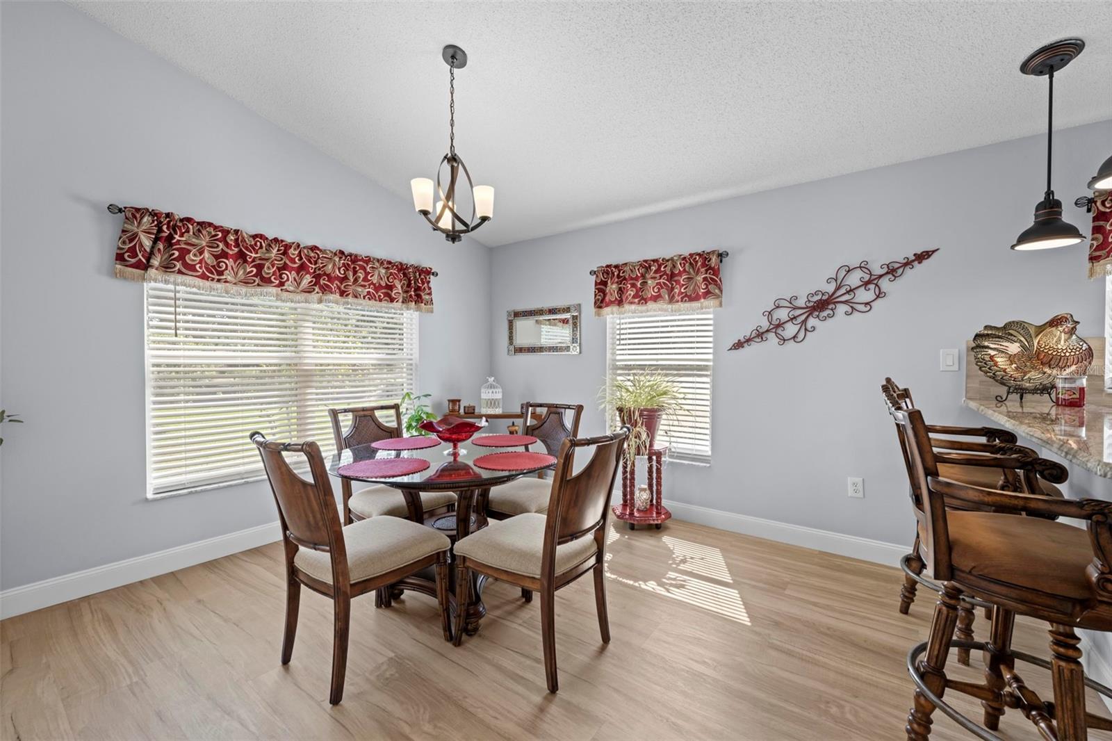 Listing photo id 28 for 412 Mistwood Court
