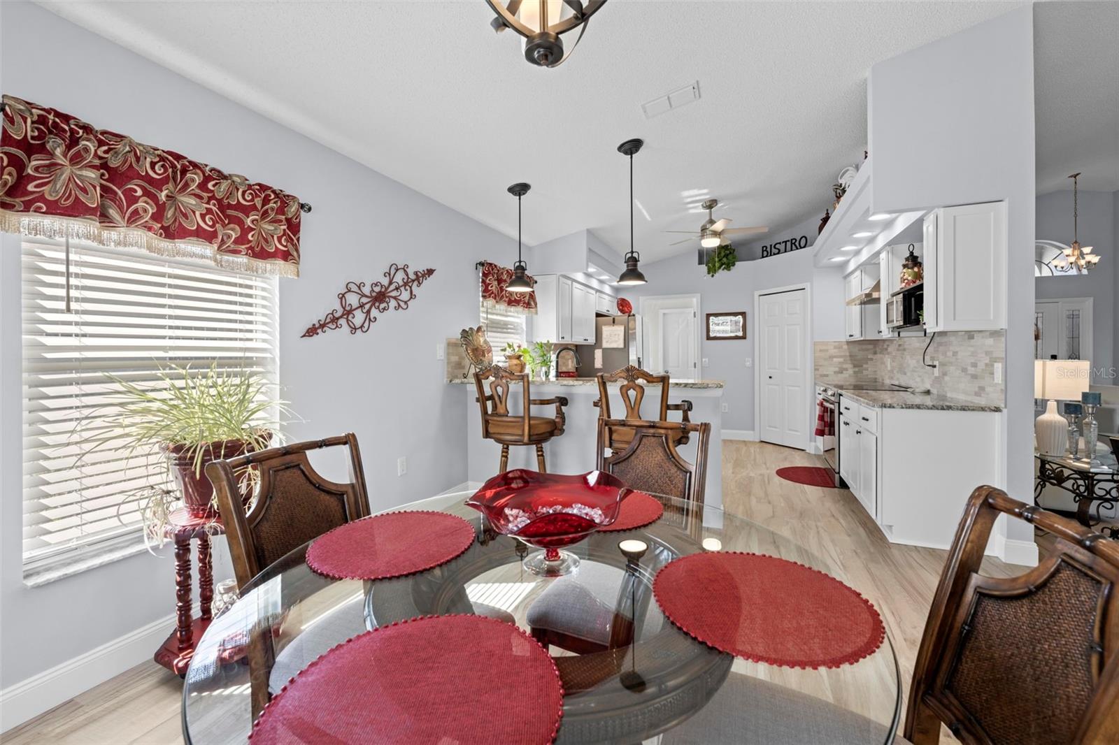 Listing photo id 29 for 412 Mistwood Court