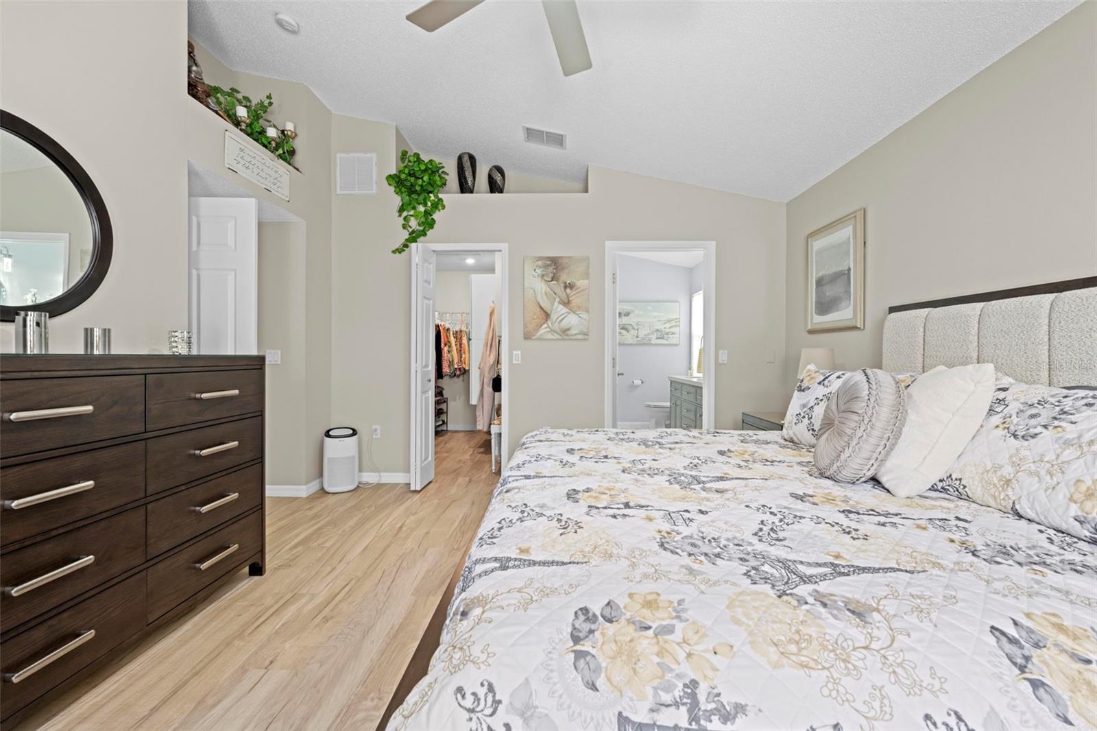 Listing photo id 37 for 412 Mistwood Court