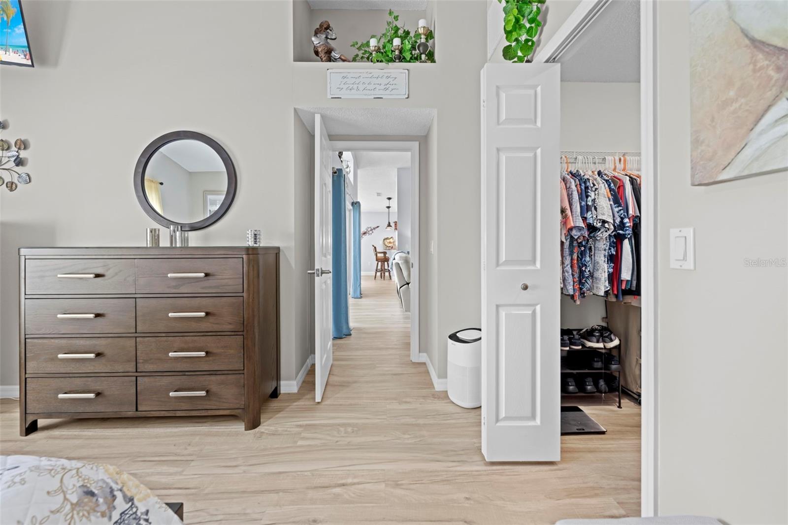 Listing photo id 42 for 412 Mistwood Court