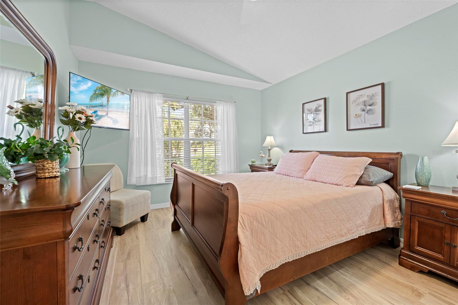 Listing photo id 46 for 412 Mistwood Court