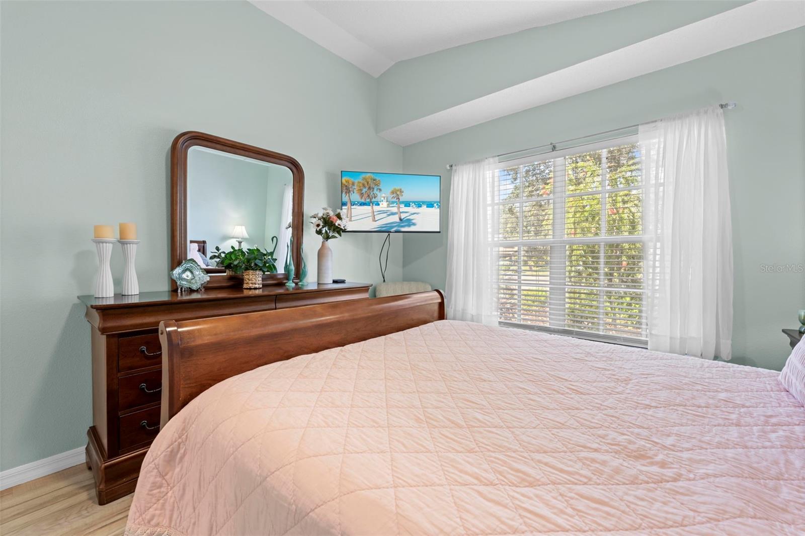 Listing photo id 47 for 412 Mistwood Court