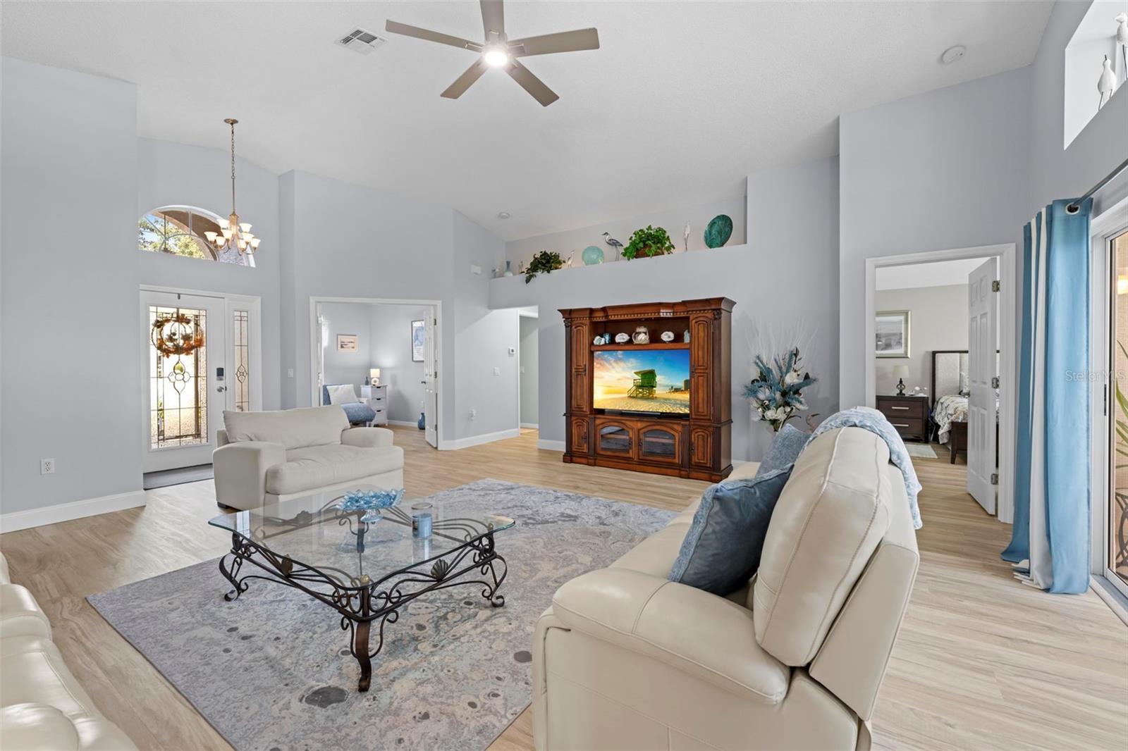 Listing photo id 6 for 412 Mistwood Court