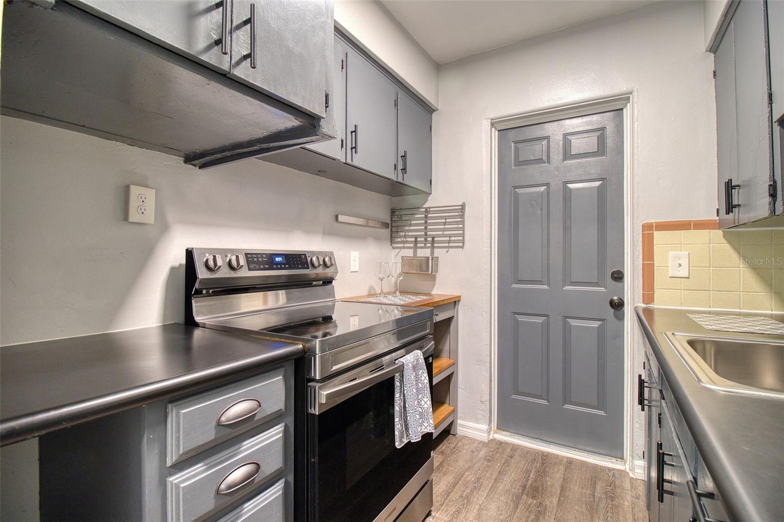 Image 13 of 19 For 634 15 Avenue S