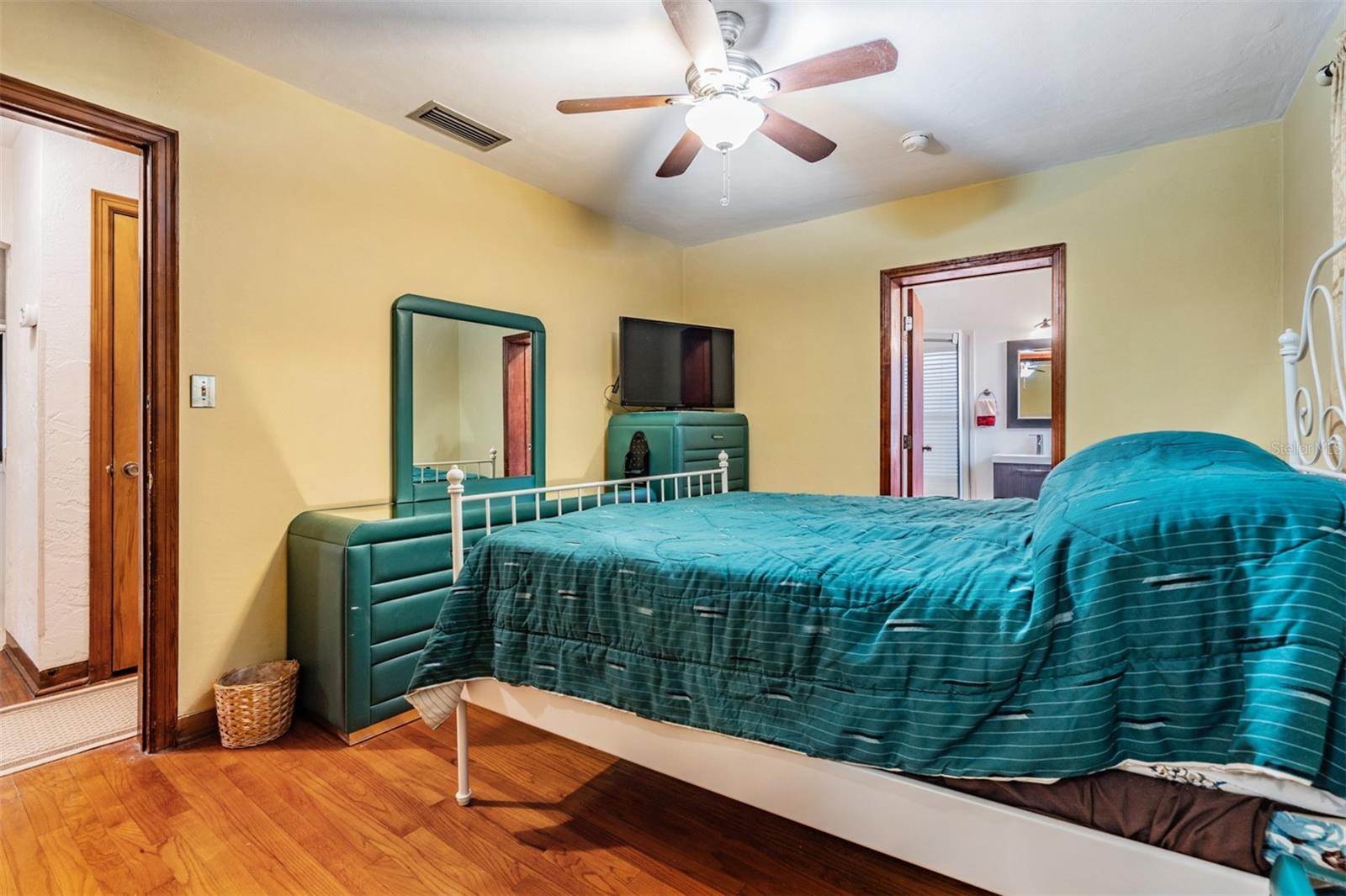 Image 22 of 36 For 5927 3rd Avenue N