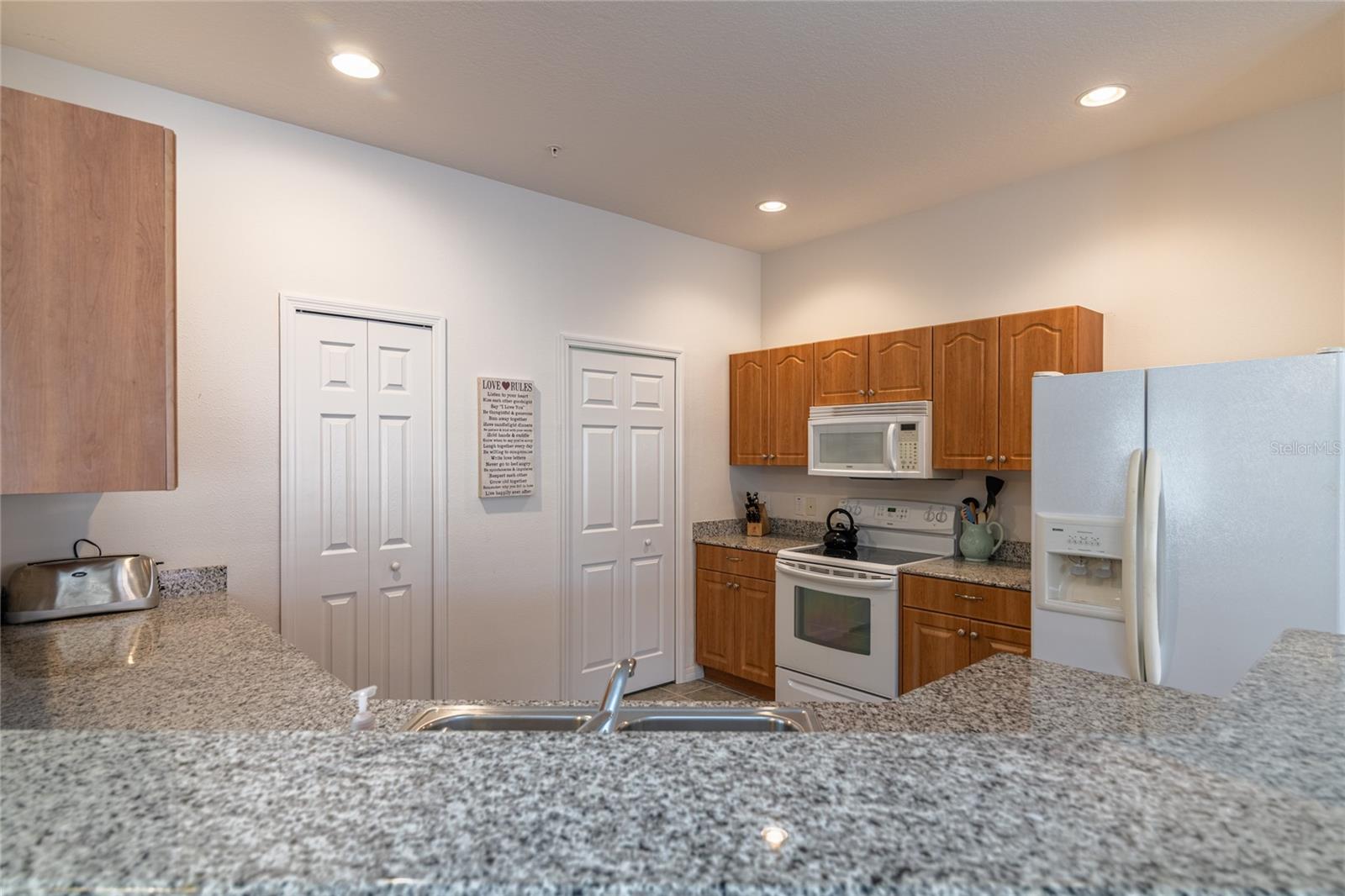 Image 18 of 38 For 21008 Sunpoint Way 203