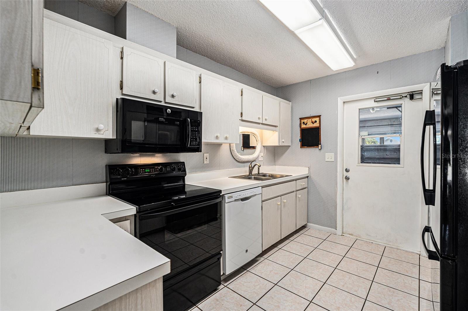 Image 14 of 35 For 382 Club Manor Drive