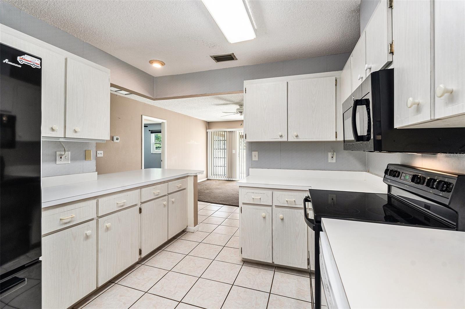 Image 16 of 35 For 382 Club Manor Drive