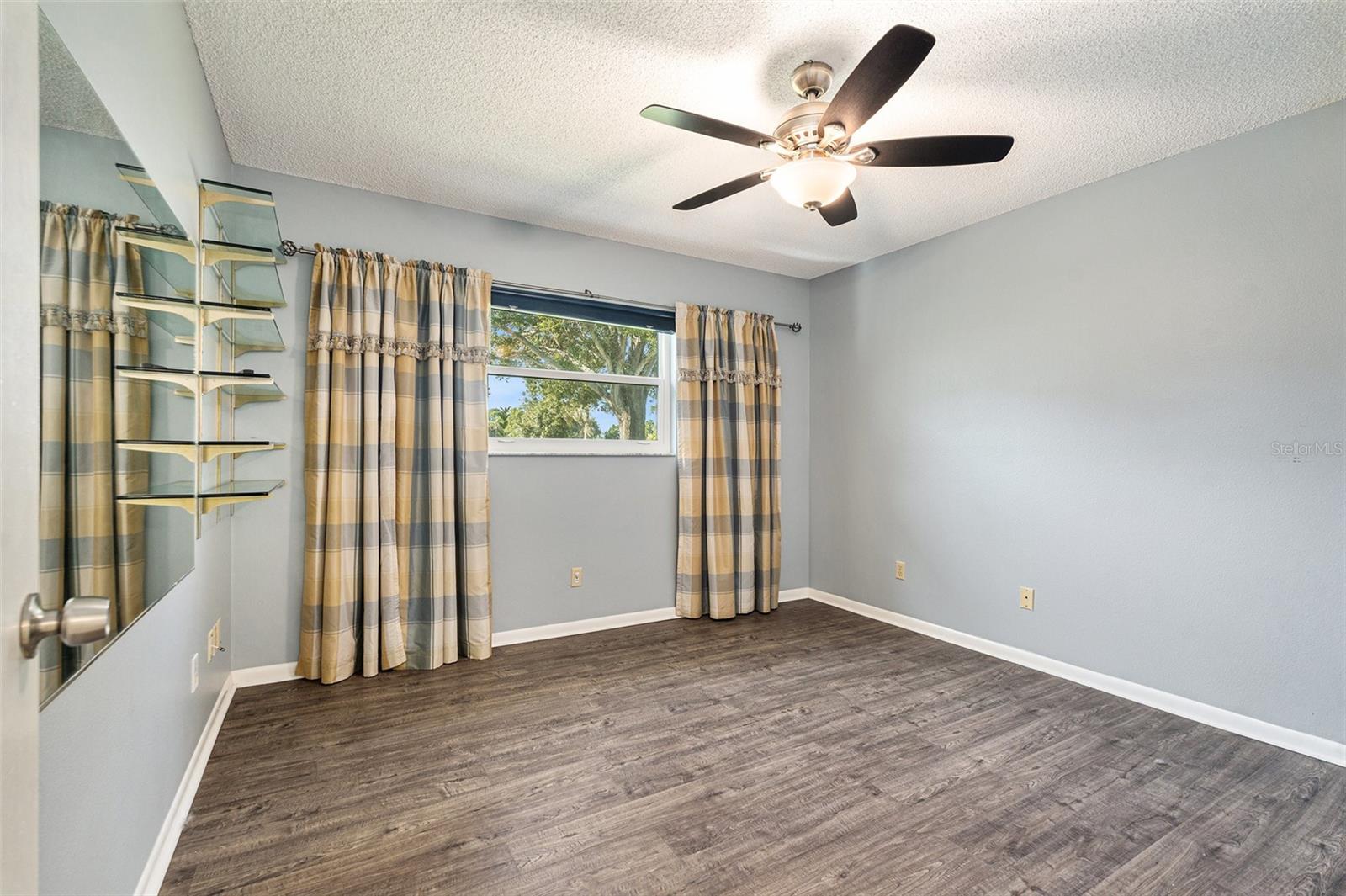 Image 17 of 35 For 382 Club Manor Drive