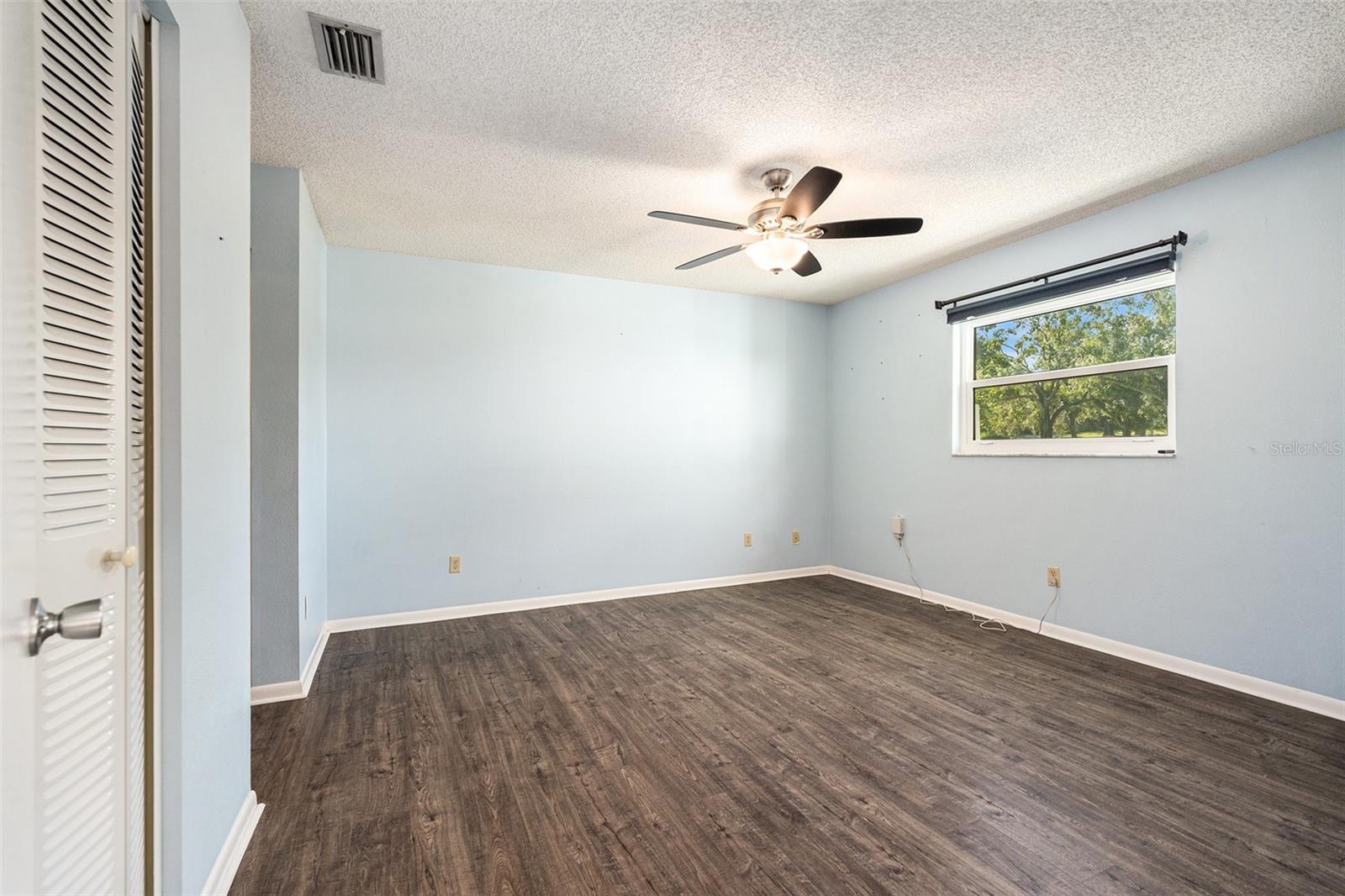Image 21 of 35 For 382 Club Manor Drive