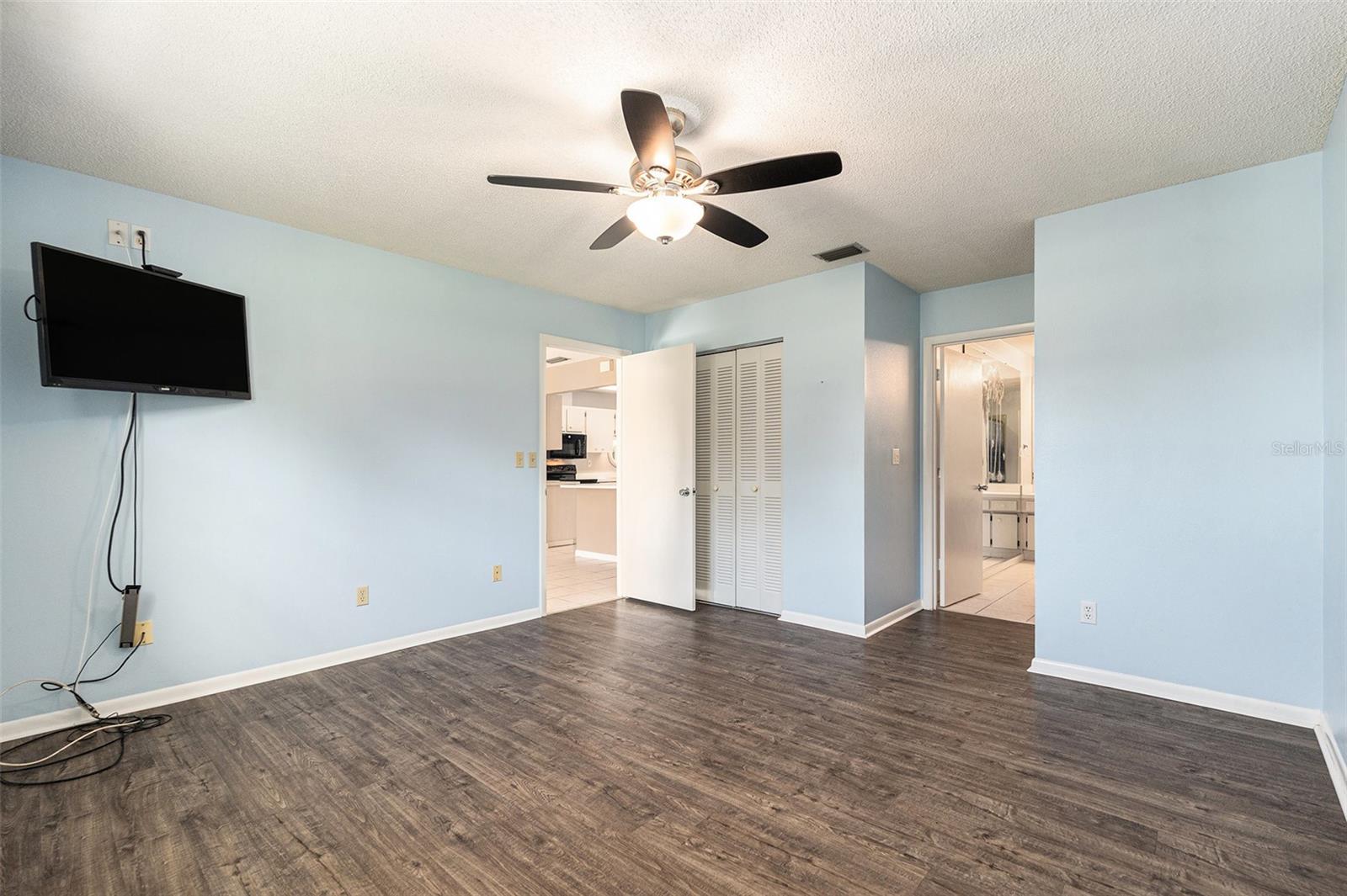 Image 22 of 35 For 382 Club Manor Drive