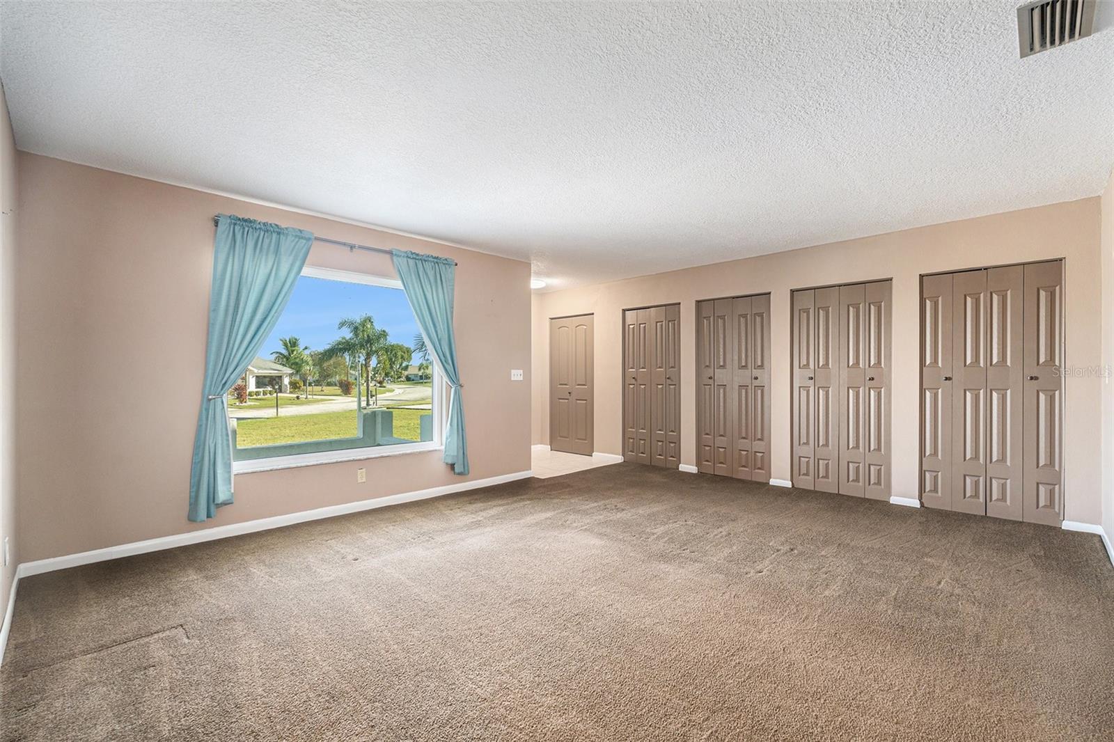Image 7 of 35 For 382 Club Manor Drive