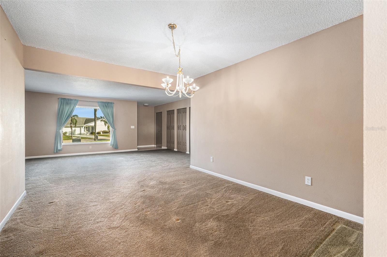 Image 9 of 35 For 382 Club Manor Drive