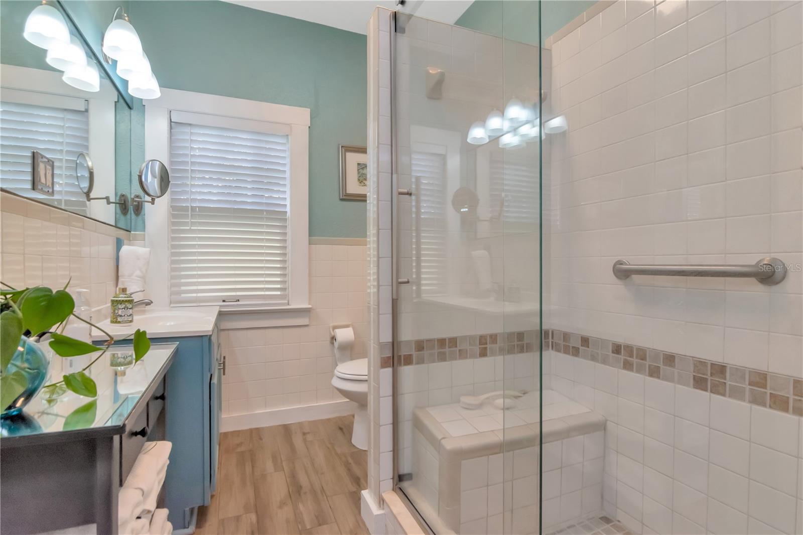 Listing photo id 12 for 128 Montclair Avenue
