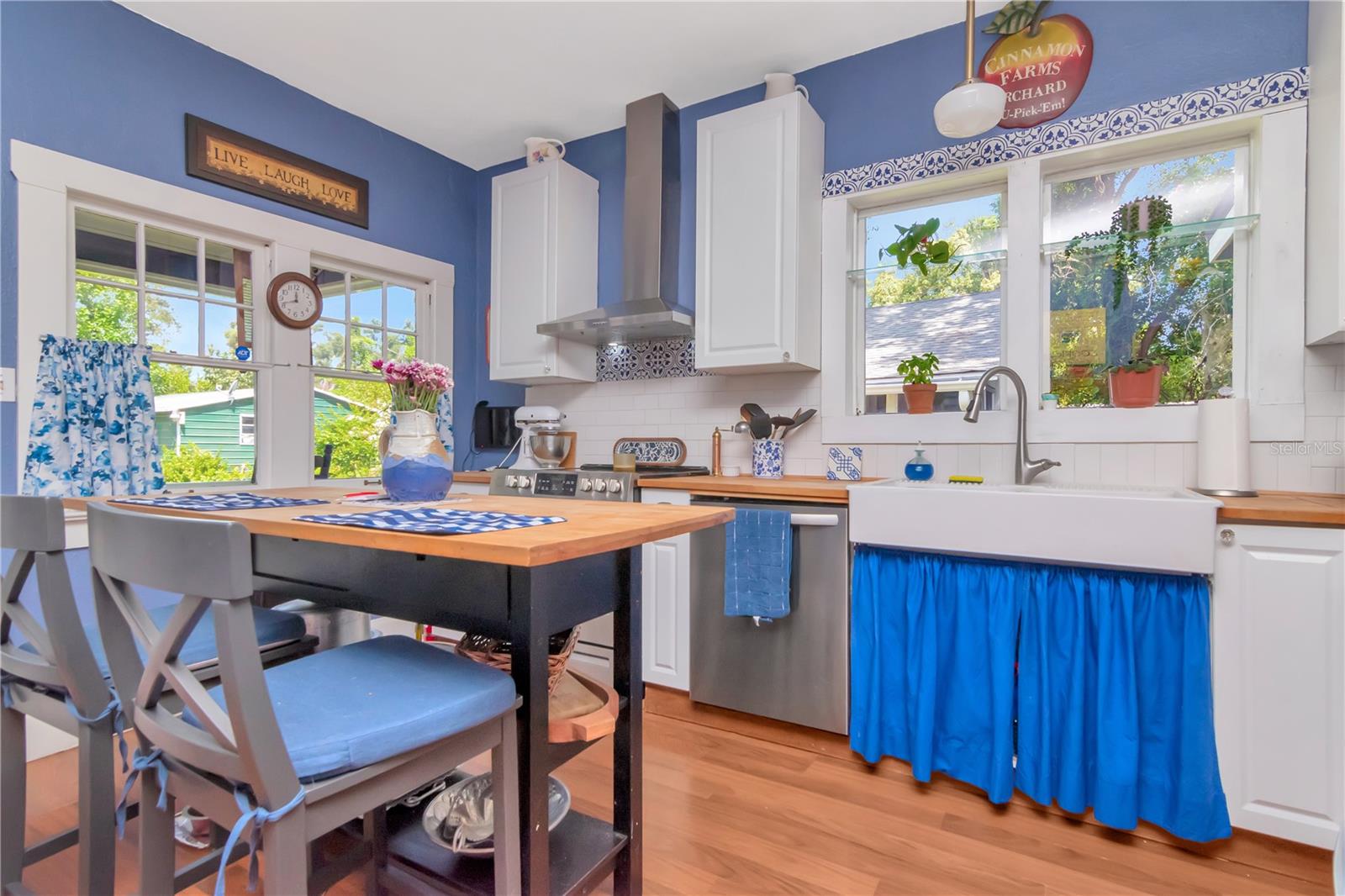 Listing photo id 14 for 128 Montclair Avenue